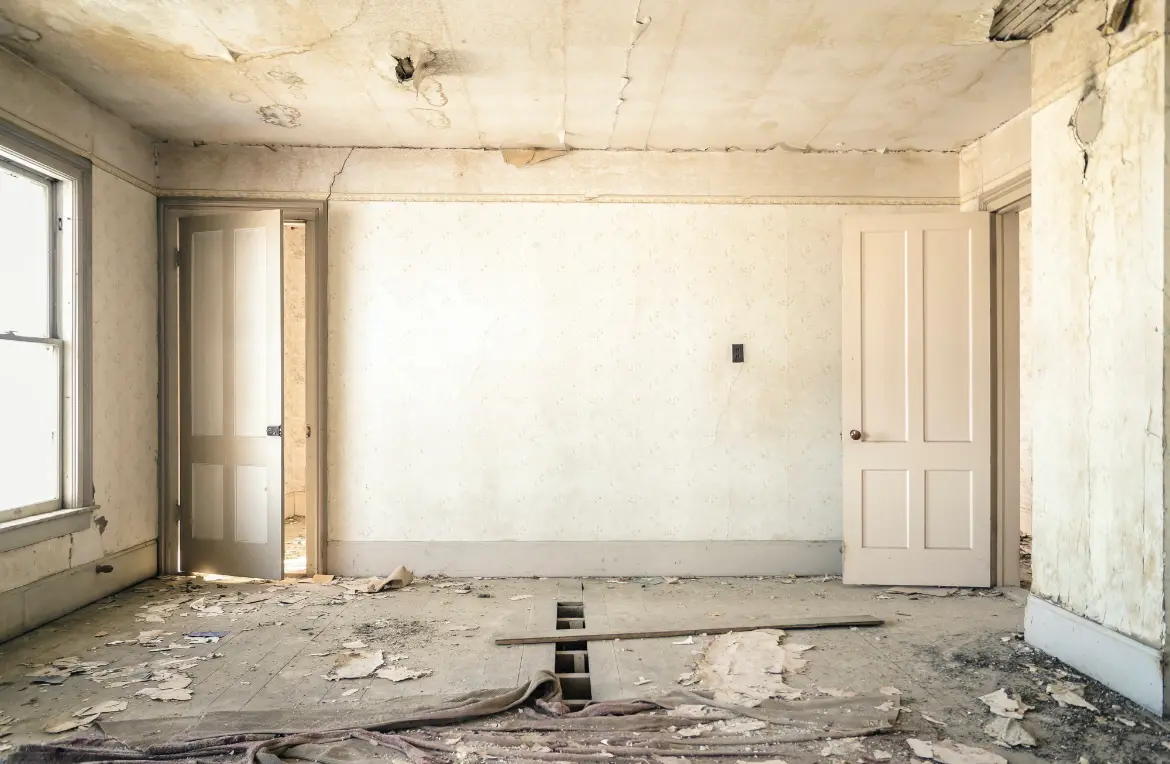 Waste disposal crew managing a cleanout project in Huber Ridge